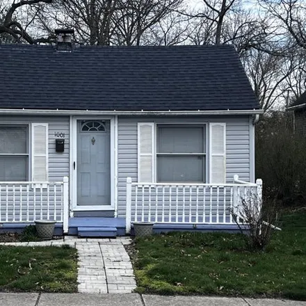 Buy this 2 bed house on 1005 Kankakee Street in Lowell, Cedar Creek Township