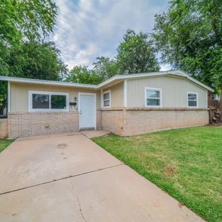 Image 2 - 405 Armstrong St, Moore, Oklahoma, 73160 - House for sale