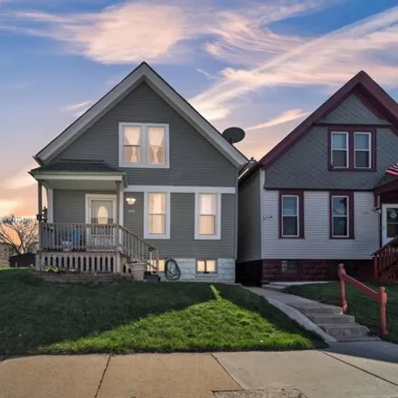 Buy this 3 bed house on 1027 West Pierce Street in Milwaukee, WI 53204