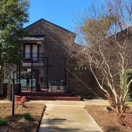 Rent this 1 bed condo on 3129 Lee Street in Dallas, TX 75205