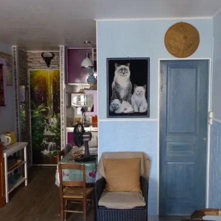 Rent this studio room on Paris 3e Arrondissement