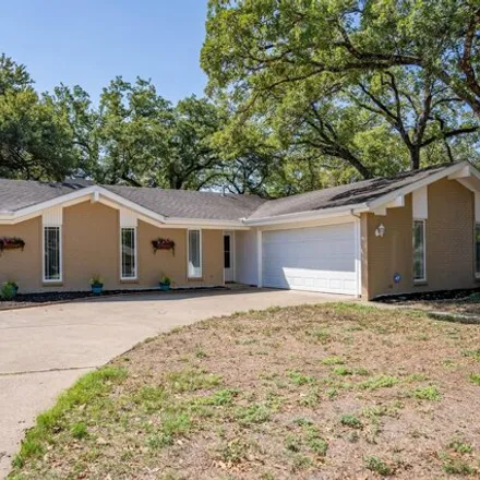Buy this 3 bed house on 1928 Park Hill Drive in Arlington, TX 76012