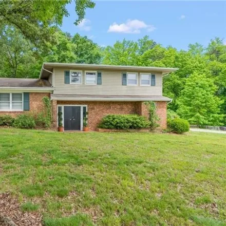 Buy this 3 bed house on 3438 Greenhill Drive in High Point, NC 27265
