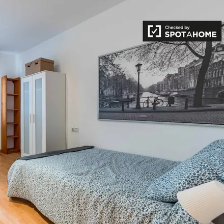 Rent this 5 bed room on Avinguda del Port in 95, 46023 Valencia