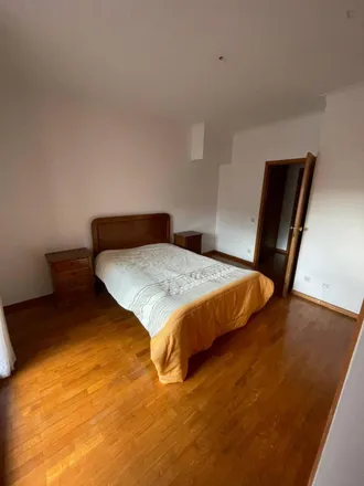 Rent this 1 bed apartment on Galerias de Arte in Rua da Torrinha, 4050-613 Porto