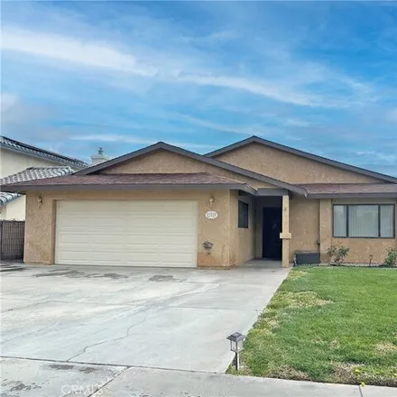 Rent this 3 bed house on 27527 Silver Lakes Parkway in Helendale, San Bernardino County