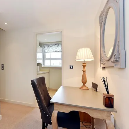Image 8 - Cheylesmore House, Ebury Bridge Road, London, SW1W 8QX, United Kingdom - Apartment for rent