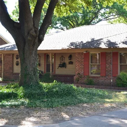 Buy this 3 bed house on 506 Oxford Avenue in Corsicana, TX 75110