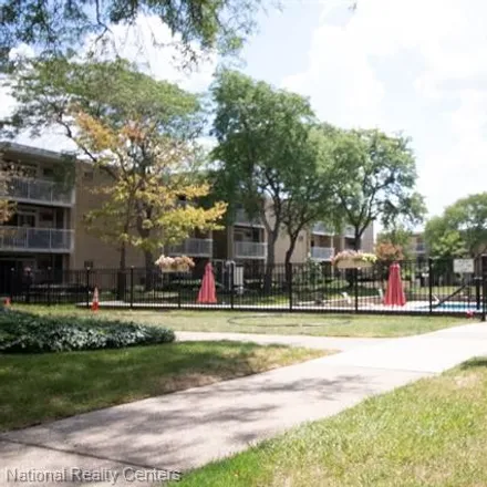 Image 2 - Crooks Road, Royal Oak, MI 48073, USA - Condo for sale