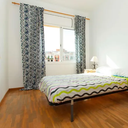 Image 2 - Hotel chic&basic VELVET, Carrer del Consell de Cent, 70, 08015 Barcelona, Spain - Apartment for rent