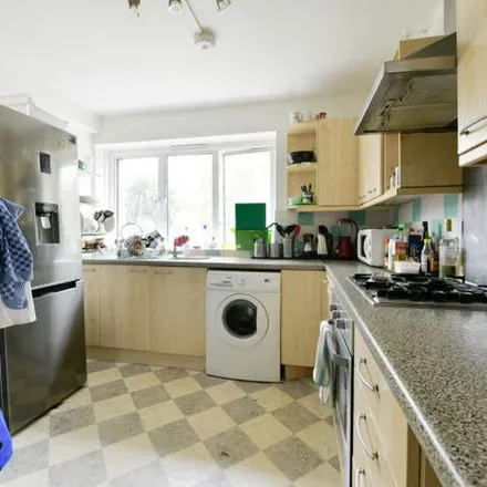 Image 7 - Broadoak House, Mortimer Crescent, London, NW6 5NT, United Kingdom - Apartment for rent