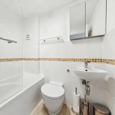 Image 3 - 1 Edith Terrace, Lot's Village, London, SW10 0TL, United Kingdom - Room for rent