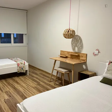 Rent this 3 bed room on Máquinas de Costura in Rua dos Bragas, 4050-363 Porto