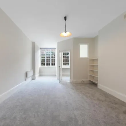 Image 4 - Elm Tree Court, Camden, Great London, Nw8 - Apartment for sale