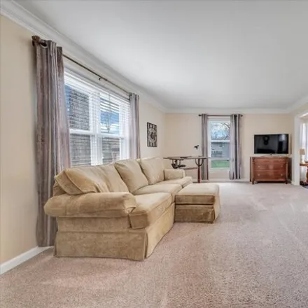 Image 6 - 374 Forest Lane, Schaumburg, IL 60193, USA - House for sale