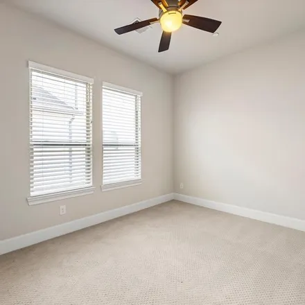 Rent this 3 bed apartment on Pep Boys in 909 North Loop West, Houston