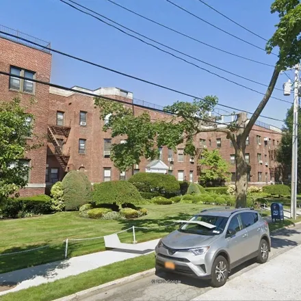 Image 3 - The Lawrence House Cooperative Apartments, 2 Herrick Drive, Village of Lawrence, NY 11559, USA - Condo for sale