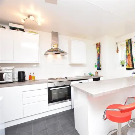 Image 1 - Chelsea Close, London, TW12 1RR, United Kingdom - Apartment for rent