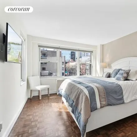 Image 3 - 400 East 85th Street, New York, NY 10028, USA - Apartment for sale