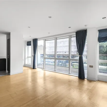 Rent this 3 bed apartment on Hertford Wharf in 20 Hertford Road, De Beauvoir Town