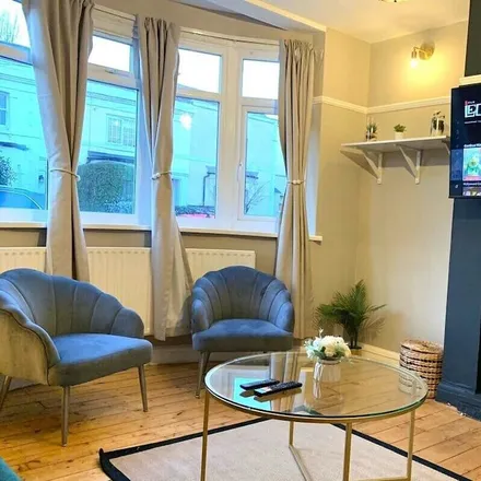 Rent this 3 bed apartment on London in KT3 3QQ, United Kingdom