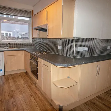 Rent this 6 bed apartment on Goodfellas Pizza in 121 Mansfield Road, Nottingham