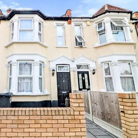 Buy this 3 bed townhouse on North Road in Seven Kings, London
