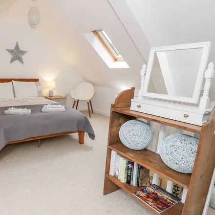 Rent this 2 bed townhouse on Dyffryn Ardudwy in LL44 2BU, United Kingdom