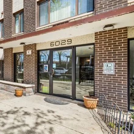 Rent this 2 bed apartment on 6035-6045 North Winthrop Avenue in Chicago, IL 60660