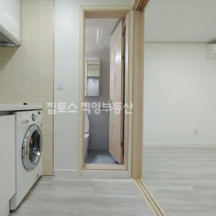 Rent this studio apartment on 서울특별시 관악구 신림동 518-21