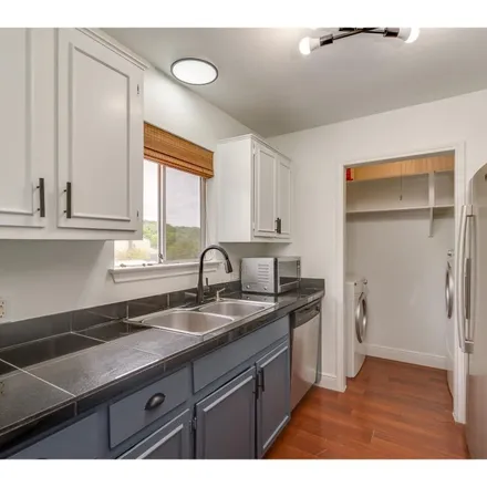 Image 6 - 1100 Barton Hills Drive, Austin, TX 78704, USA - Apartment for rent