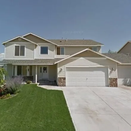 Buy this 4 bed house on 225 North Chinook Street in Moxee, WA 98936