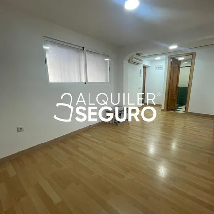 Image 9 - Calle de la Marquesa de Silvela, 28026 Madrid, Spain - Apartment for rent