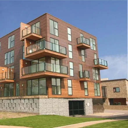 Rent this 2 bed apartment on Kingfisher Way in Cambridge, CB2 8EW