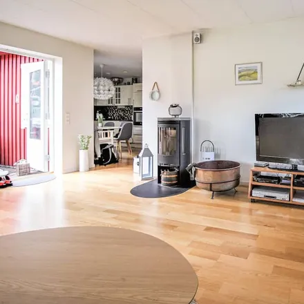 Rent this 4 bed house on 242 35 Hörby