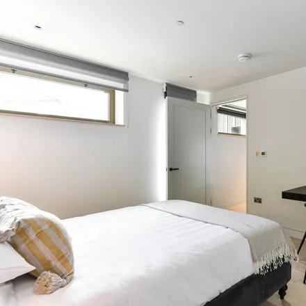 Rent this 1 bed apartment on 37 Marshall Street in London, W1F 7EX