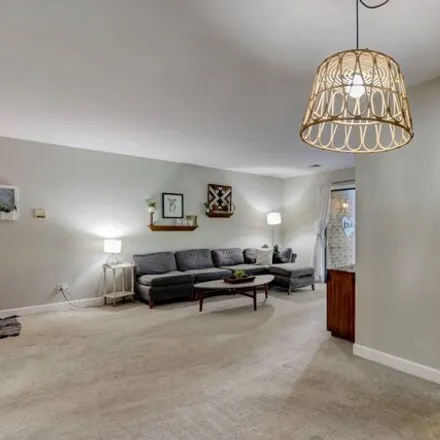 Image 4 - 1599 Partridge Lane, Arlington Heights, IL 60004, USA - Condo for sale