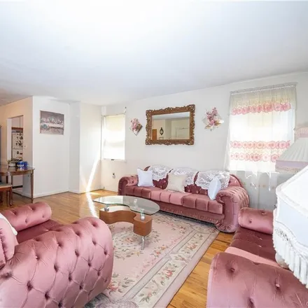 Image 8 - 1480 Oakley Street, New York, NY 10469, USA - Townhouse for sale
