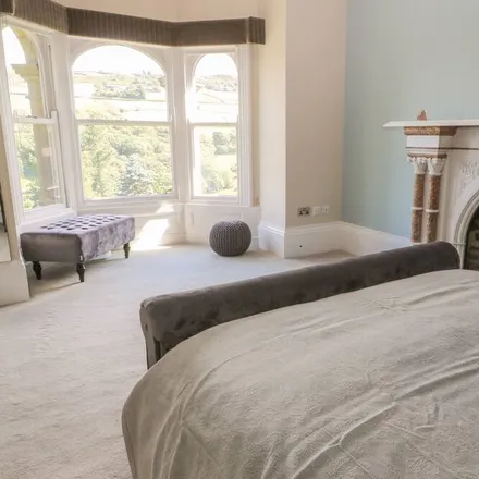 Rent this 8 bed townhouse on Holme Valley in HD9 2PY, United Kingdom
