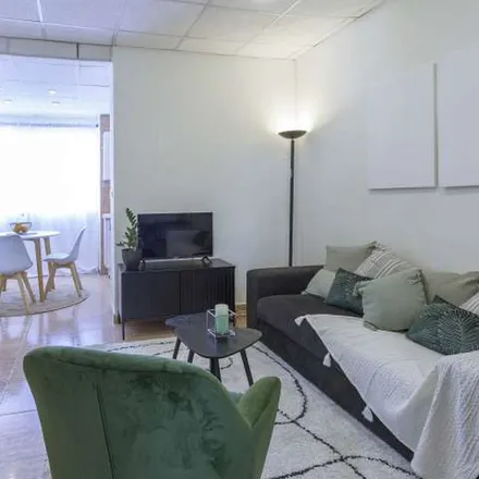 Rent this 2 bed apartment on Col·legi d'Educació Infantil i Primària Teodor Llorente in Carrer de l’Erudit Orellana, 46008 Valencia