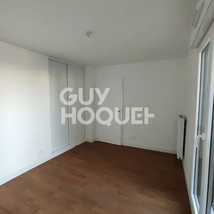 Rent this 2 bed apartment on 95 Avenue du Général de Gaulle in 92140 Clamart, France