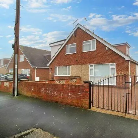 Buy this 3 bed duplex on Thorndale in Hull, HU7 6DG