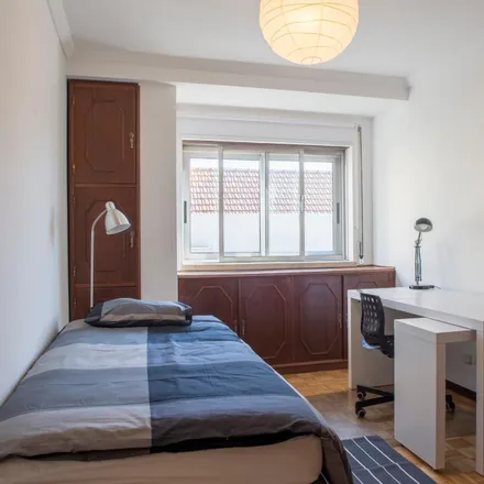 Rent this 4 bed room on Rua de Diogo Cão in 4200-212 Porto, Portugal