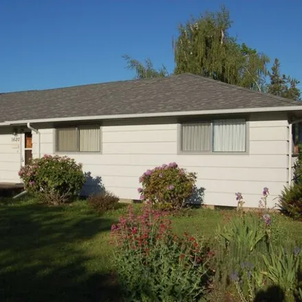 Buy this 3 bed house on 1620 Santa Rosa Street in Eugene, OR 97404