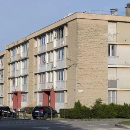 Rent this 3 bed apartment on 78 Avenue Victor Hugo in 84200 Carpentras, France