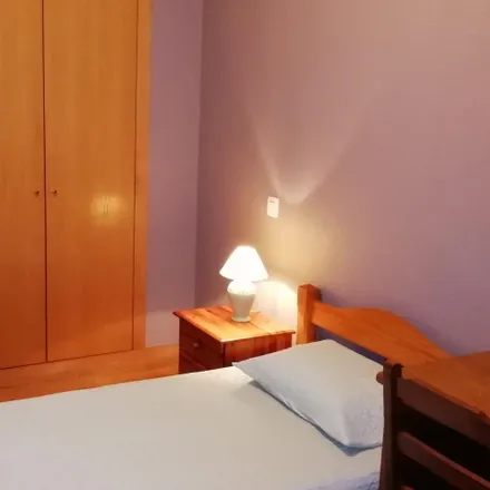 Rent this 2 bed apartment on Tv. Arroteia in Rua Bouça da Cavadinha, 4200-005 Matosinhos
