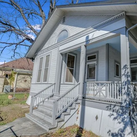 Buy this 2 bed house on 315 West Sheridan Street in San Antonio, TX 78204