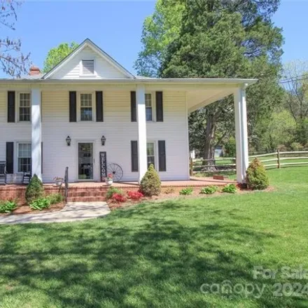 Image 4 - 640 Alexander Avenue, Morganton, NC 28655, USA - House for sale