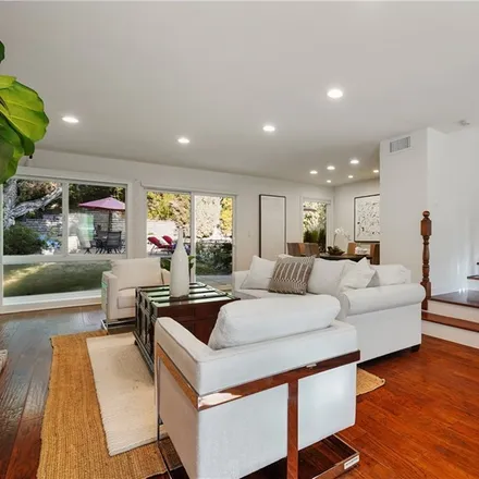 Image 3 - 5600 Valerie Avenue, Los Angeles, CA 91367, USA - House for sale