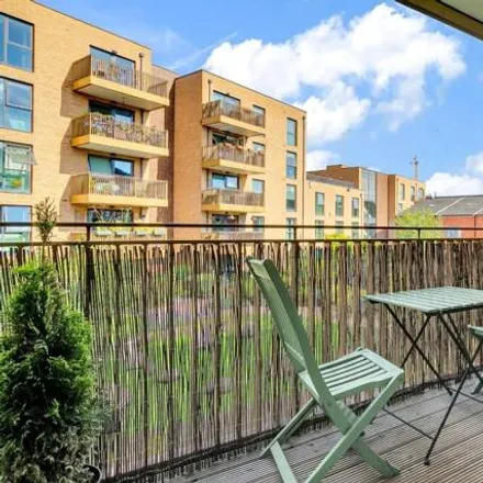 Image 2 - Leigh Court, London, London, Se5 - Apartment for sale